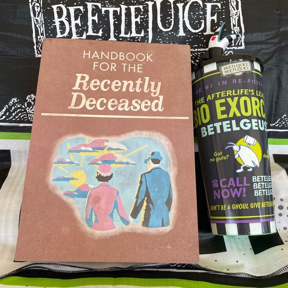 Limited edition!! Beetlejuice Beetlejuice Handbook Popcorn Bucket with cup - Picture 1 of 5